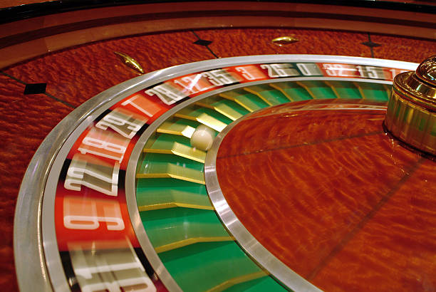 wintoto mobile app interface showing live-dealer table and sportsbook navigation